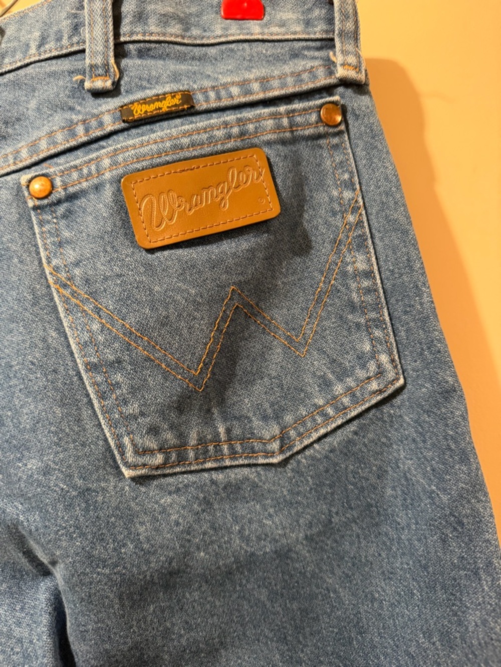 Wrangler Men’s Jeans mid wash size 35x36 - Picture 2 of 4